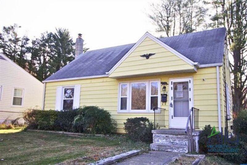 1610 Center Ave - Photo 2 of 12