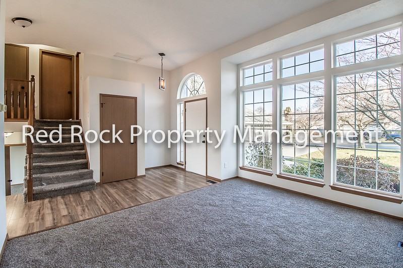 1319 N Mitchell Rd - Photo 2 of 50