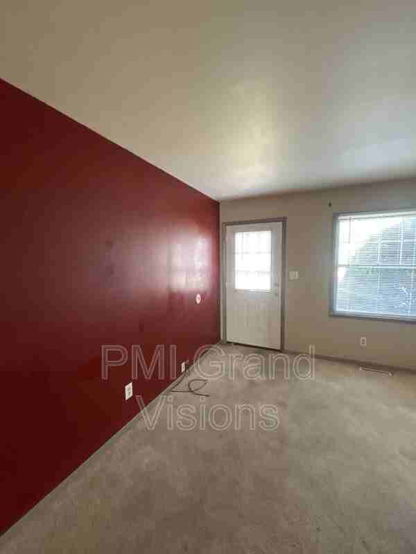 1630 University Dr - Photo 2 of 18