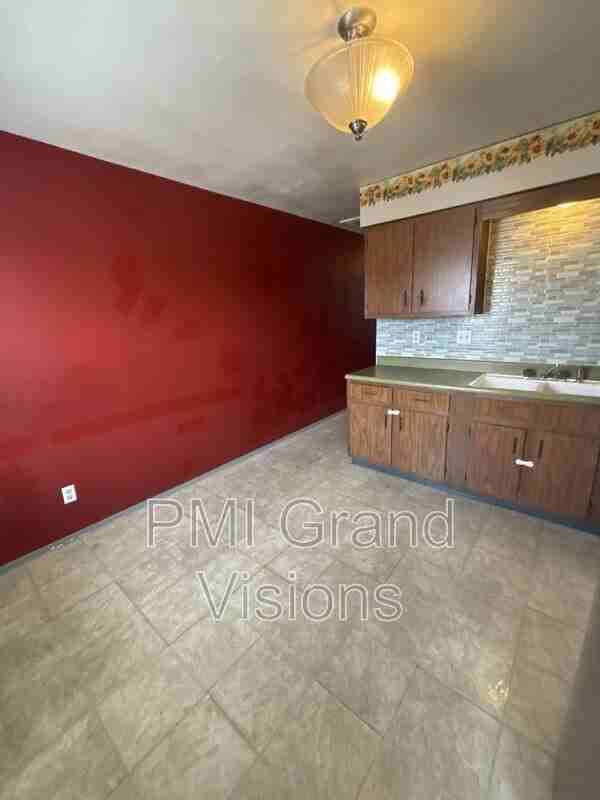 1630 University Dr - Photo 3 of 18