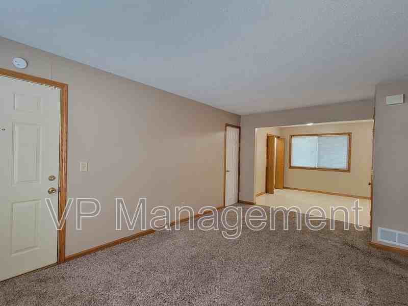 16 Park Crest Ct - Photo 3 of 9