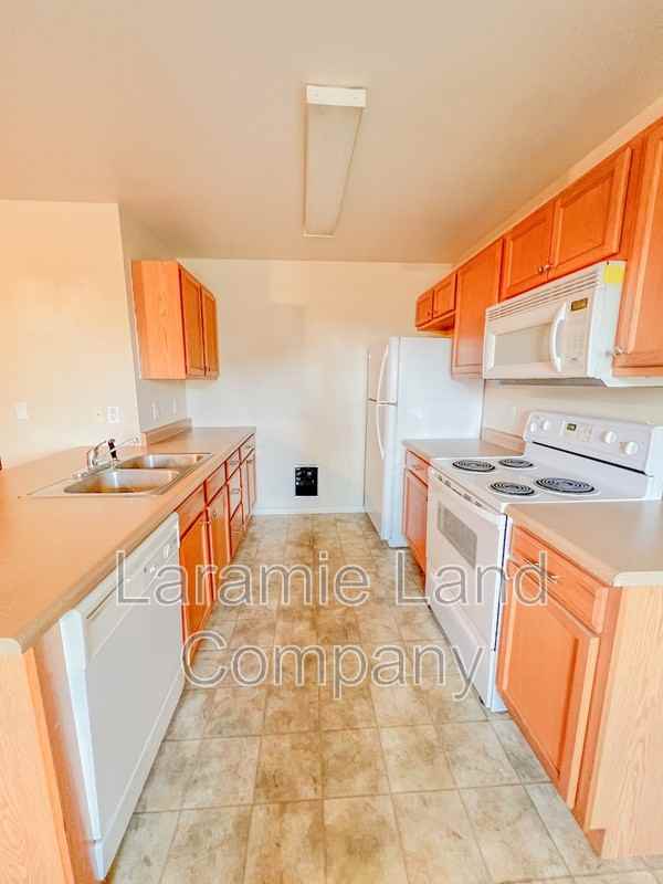 1825 S 10th St - Photo 3 of 9