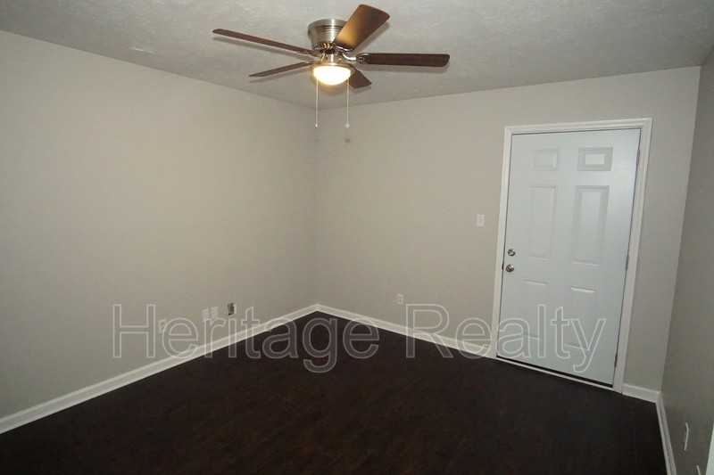 2050 Countryhill Ln - Photo 4 of 14