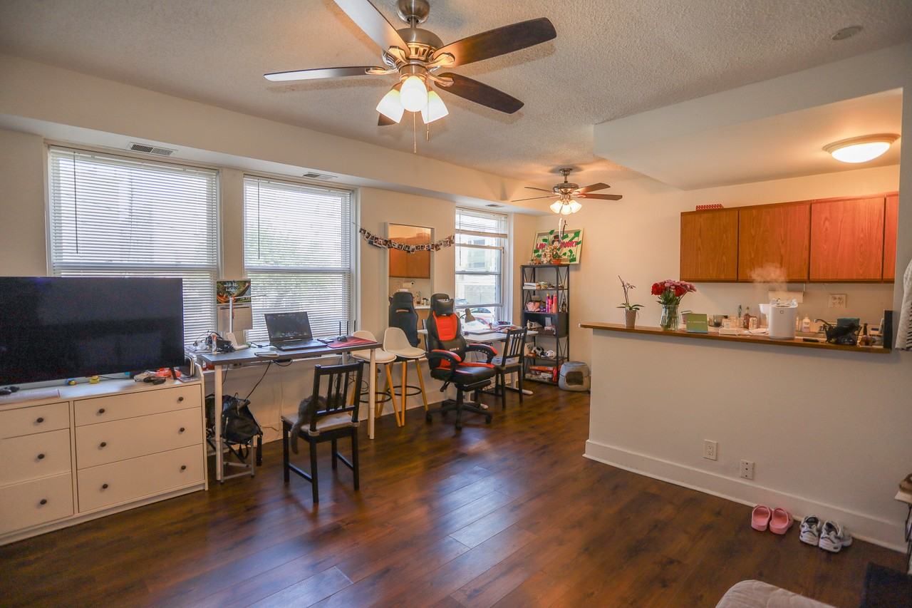 3727 N Pine Grove Ave #211