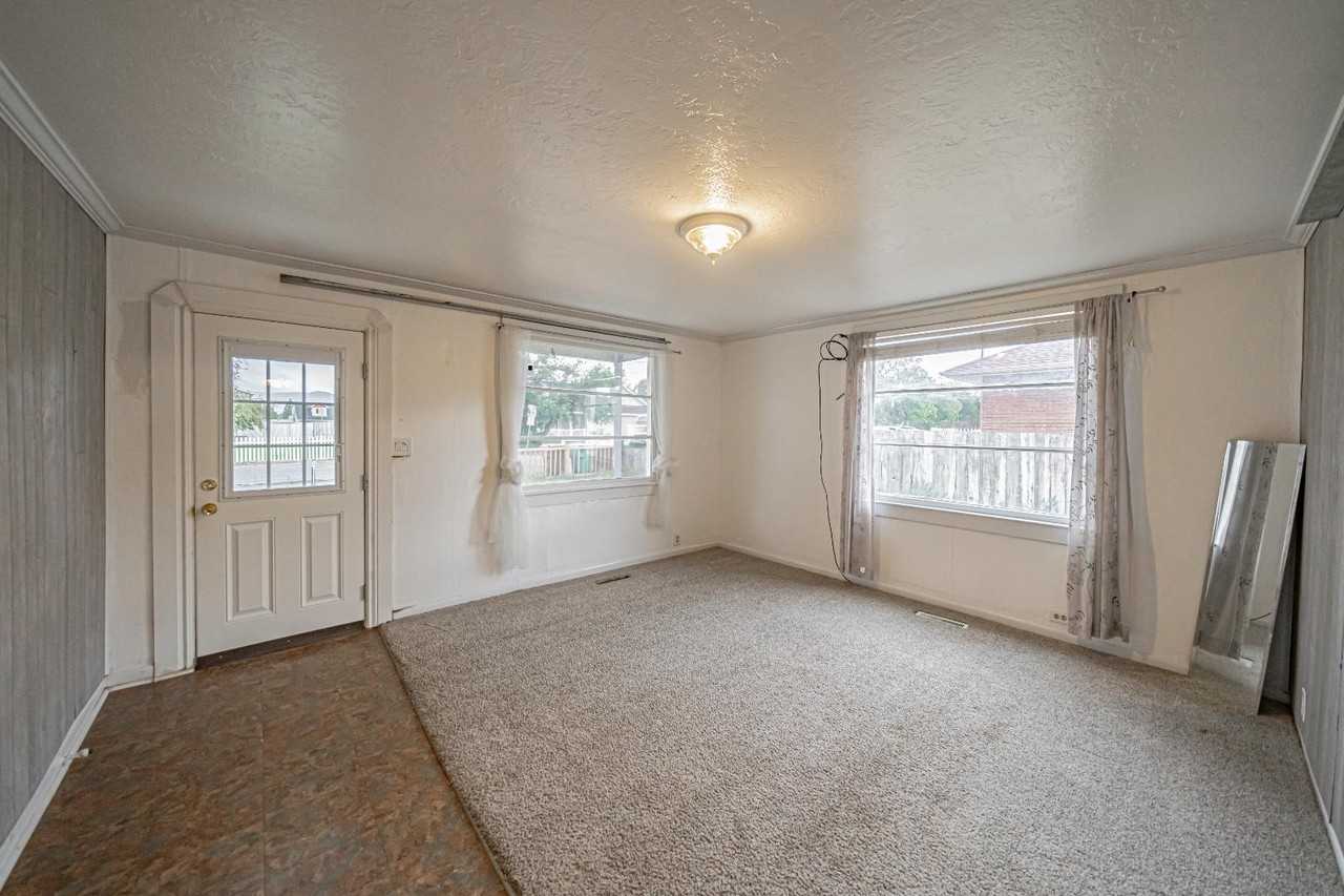 210 Briscoe Rd - Photo 6 of 20