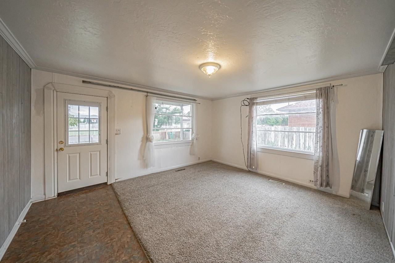 210 Briscoe Rd - Photo 5 of 20