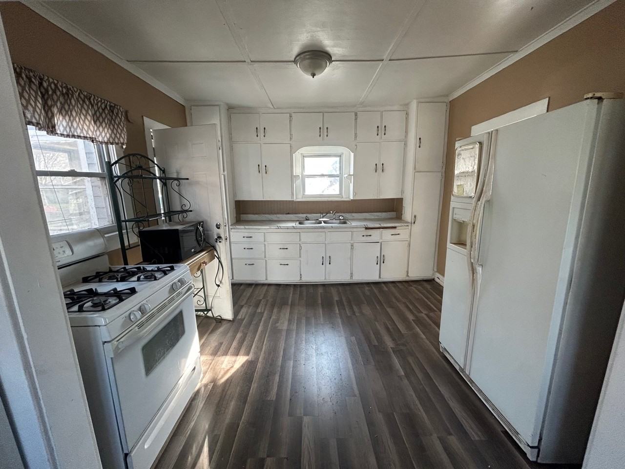 121 S Emporia St - Photo 2 of 14