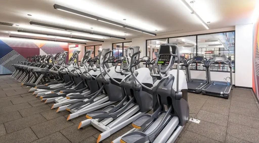 W 57th St #1406 - Photo 5 of 7