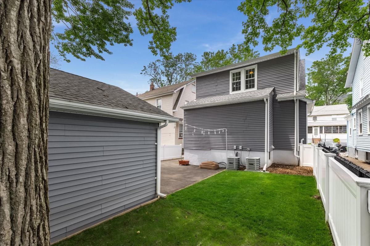 66 Hughes St - Photo 3 of 15