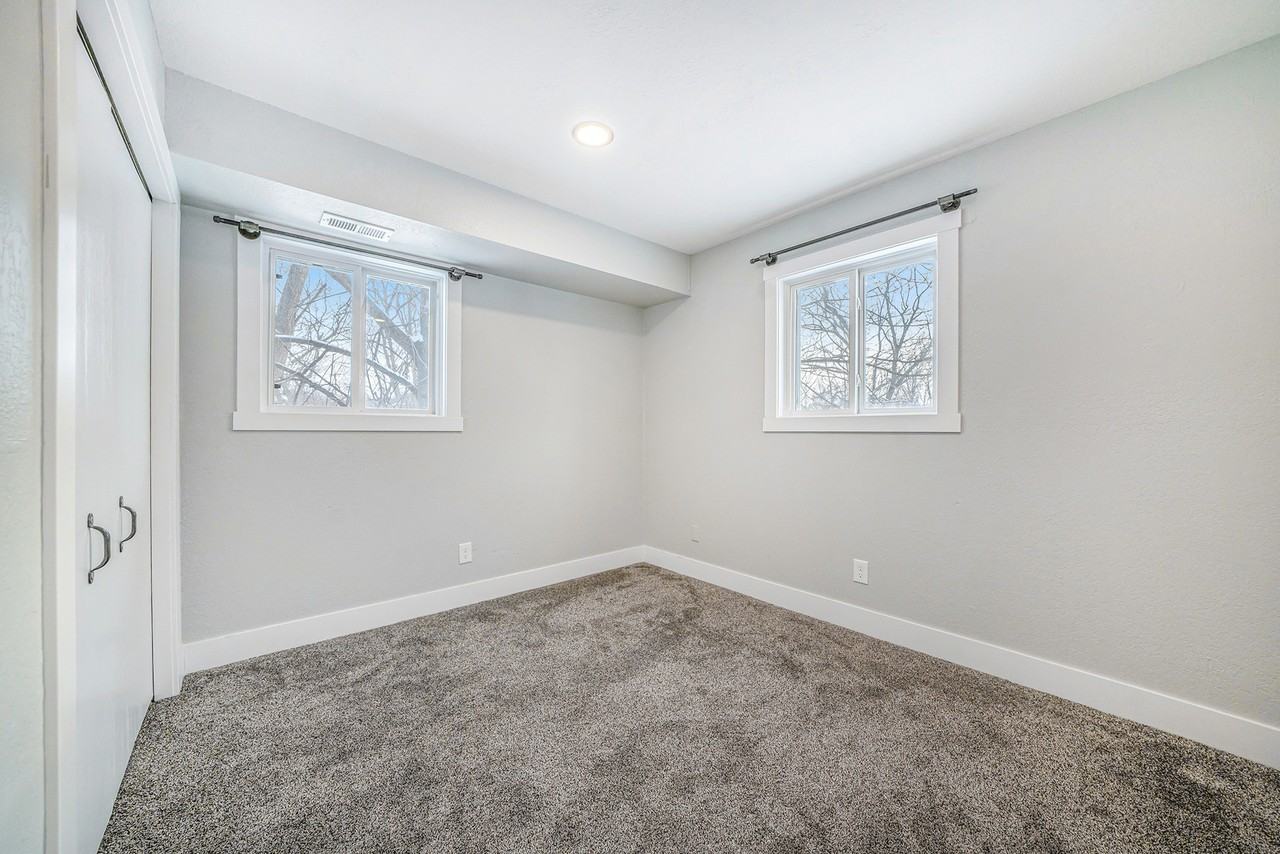 322 E Benton St #C - Photo 2 of 11