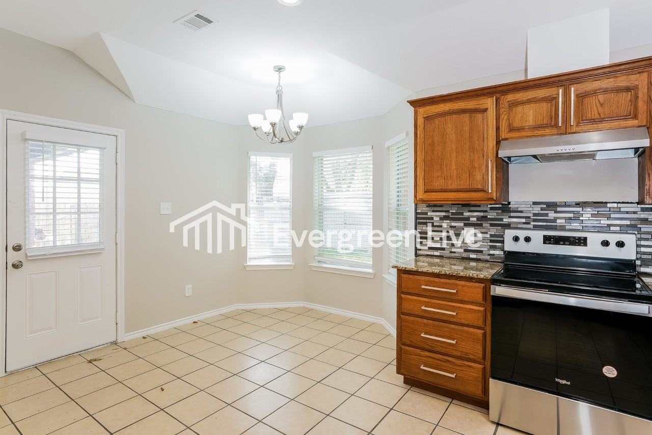 8001 Arbor Ave - Photo 4 of 19