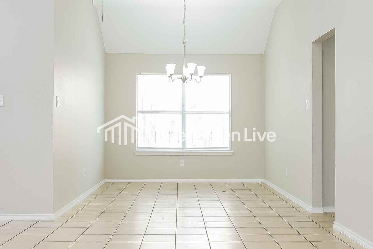 8001 Arbor Ave - Photo 6 of 19