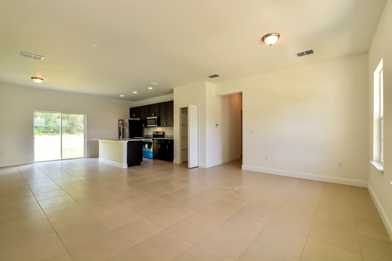 16673 16673 SW 21st Cir - Photo 2 of 16