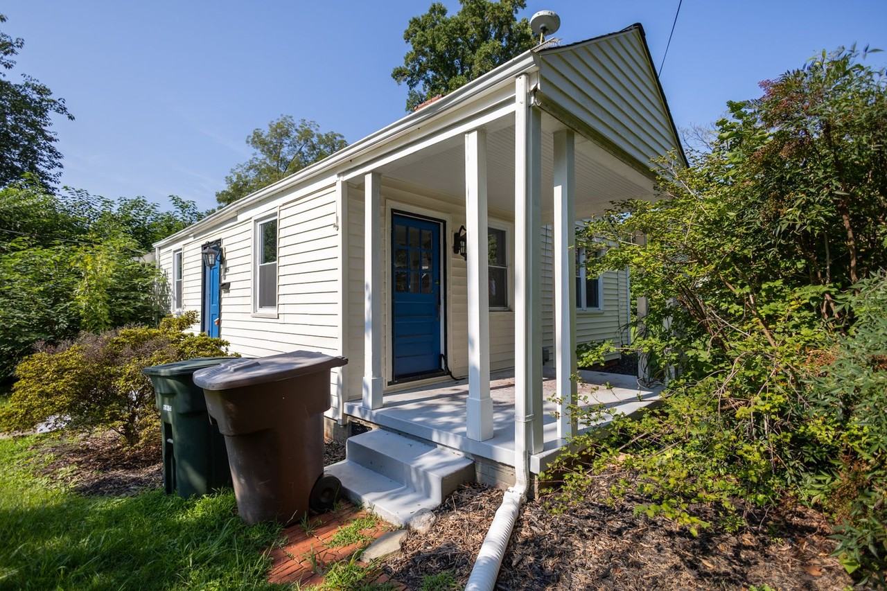1109 Cleburne St - Photo 3 of 19