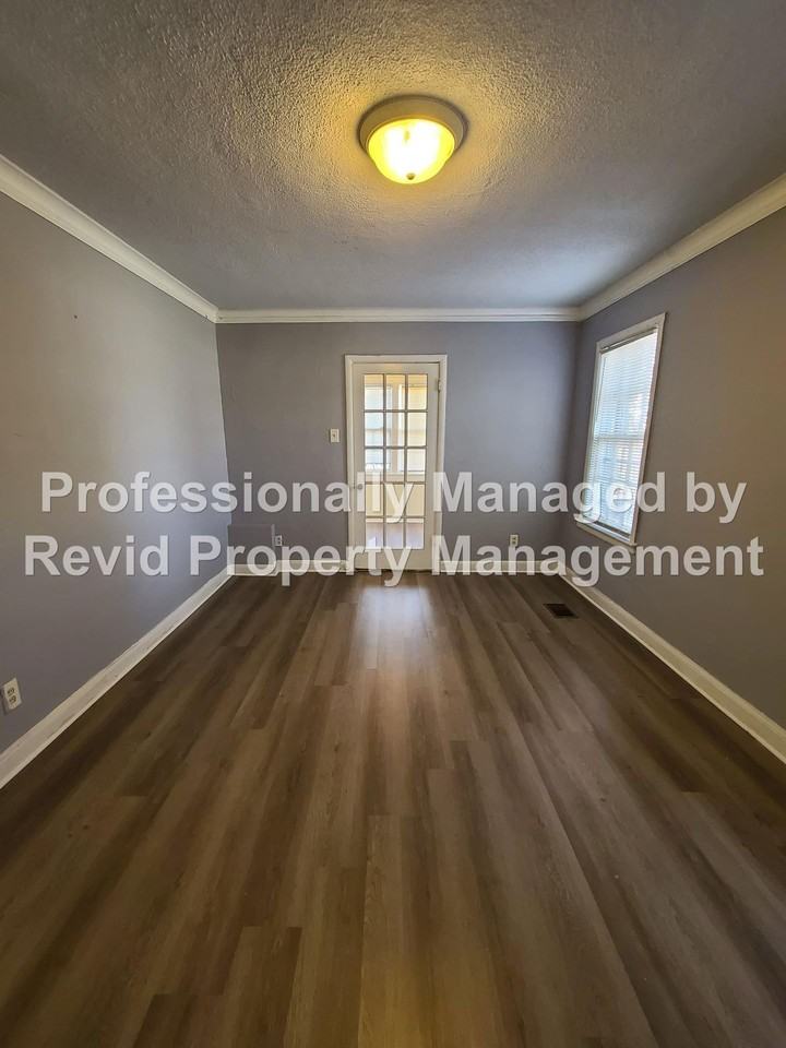 1535 Jackson Ave - Photo 3 of 10