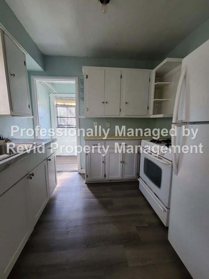 1535 Jackson Ave - Photo 4 of 10