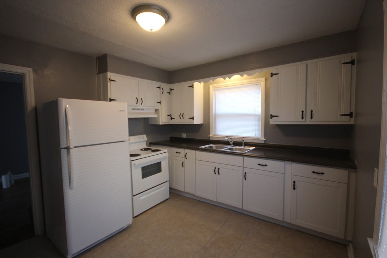305 N Moore Rd - Photo 2 of 9