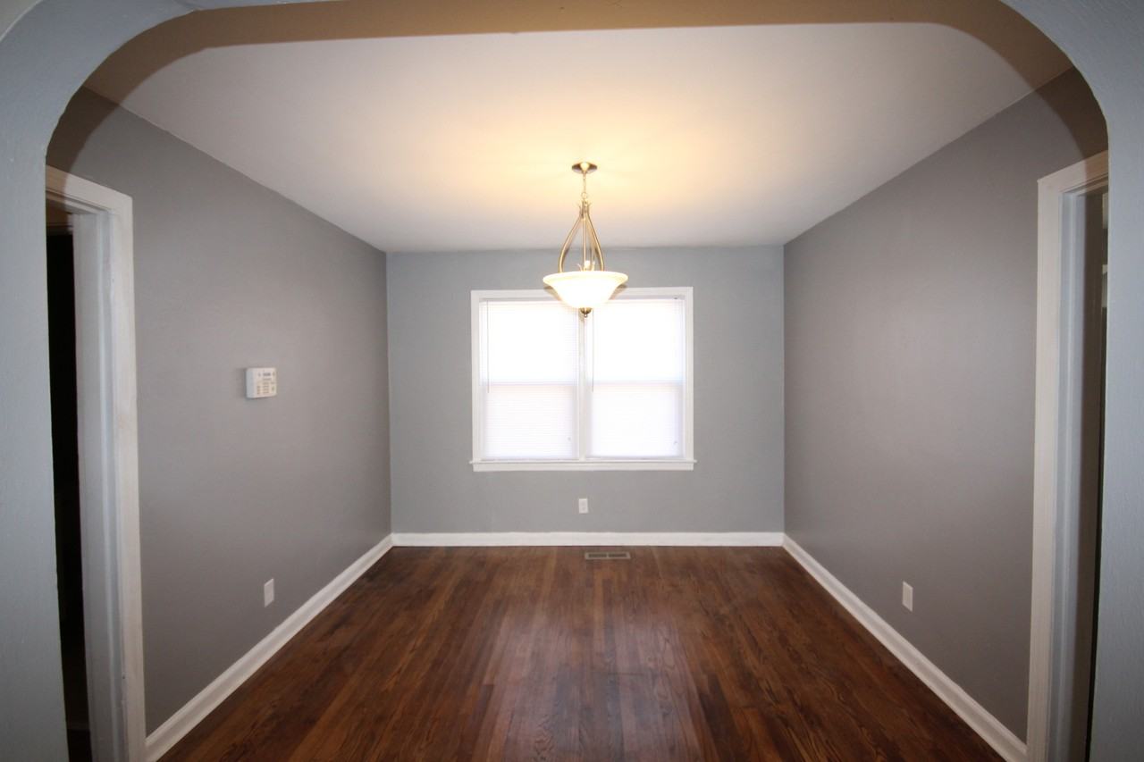 305 N Moore Rd - Photo 3 of 9
