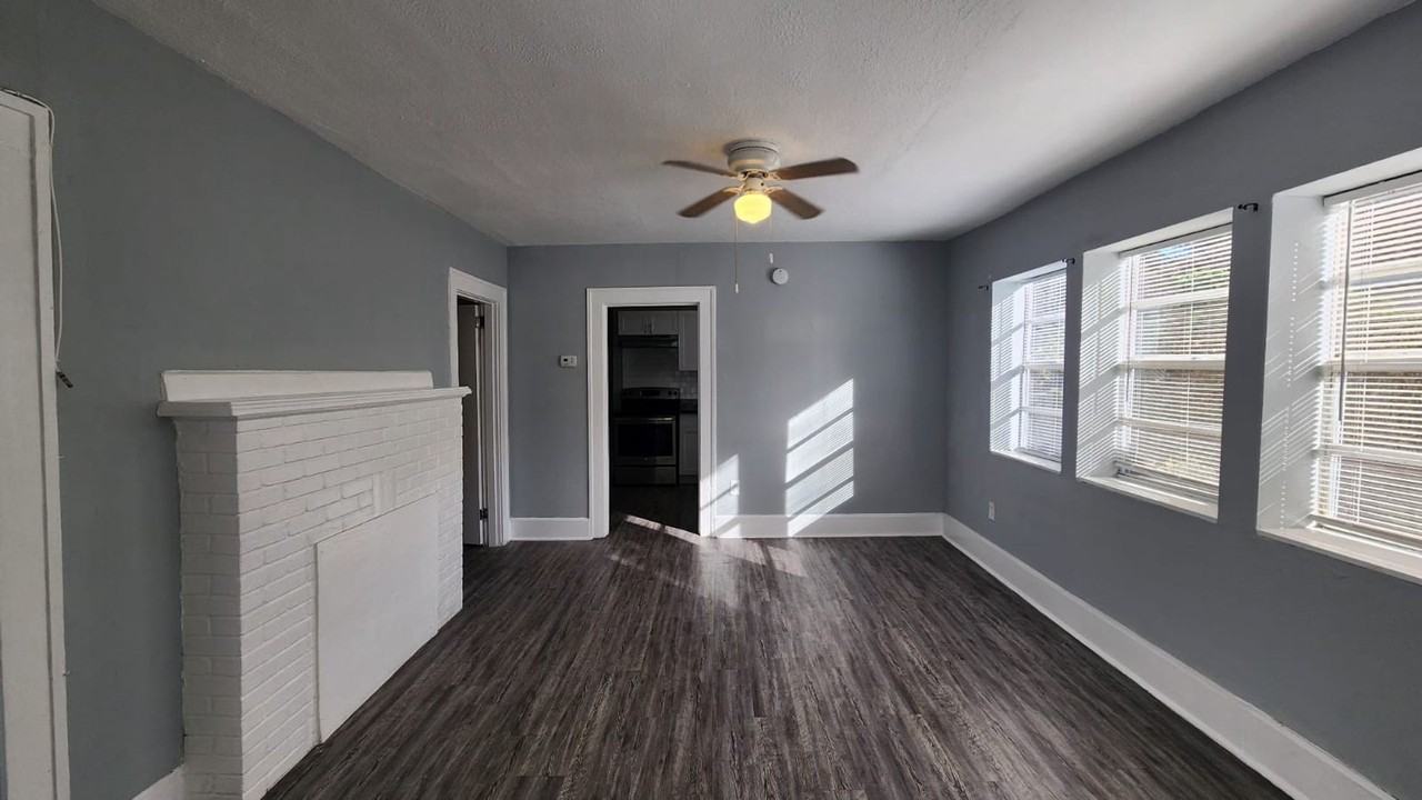 2711 14th Ave N - Photo 4 of 17