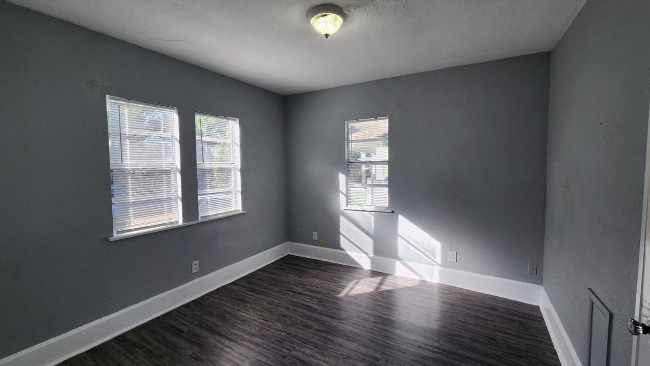 2711 14th Ave N - Photo 5 of 17