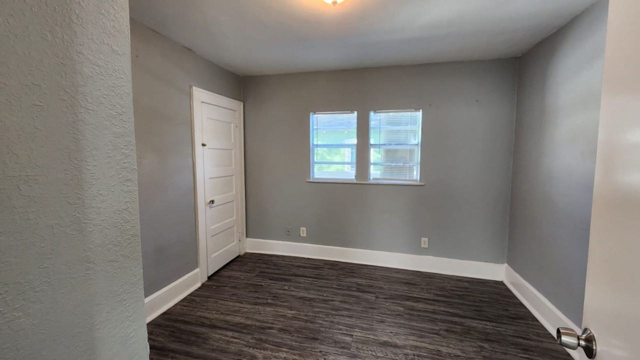 2711 14th Ave N - Photo 6 of 17