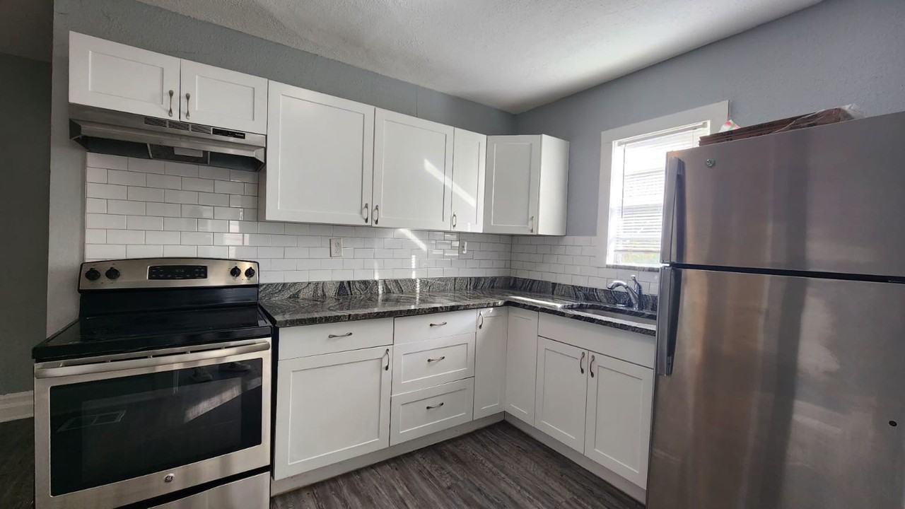 2711 14th Ave N - Photo 7 of 17
