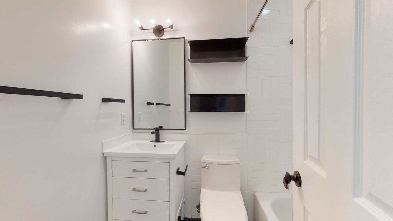 2824 12th St Ne - Photo 4 of 26