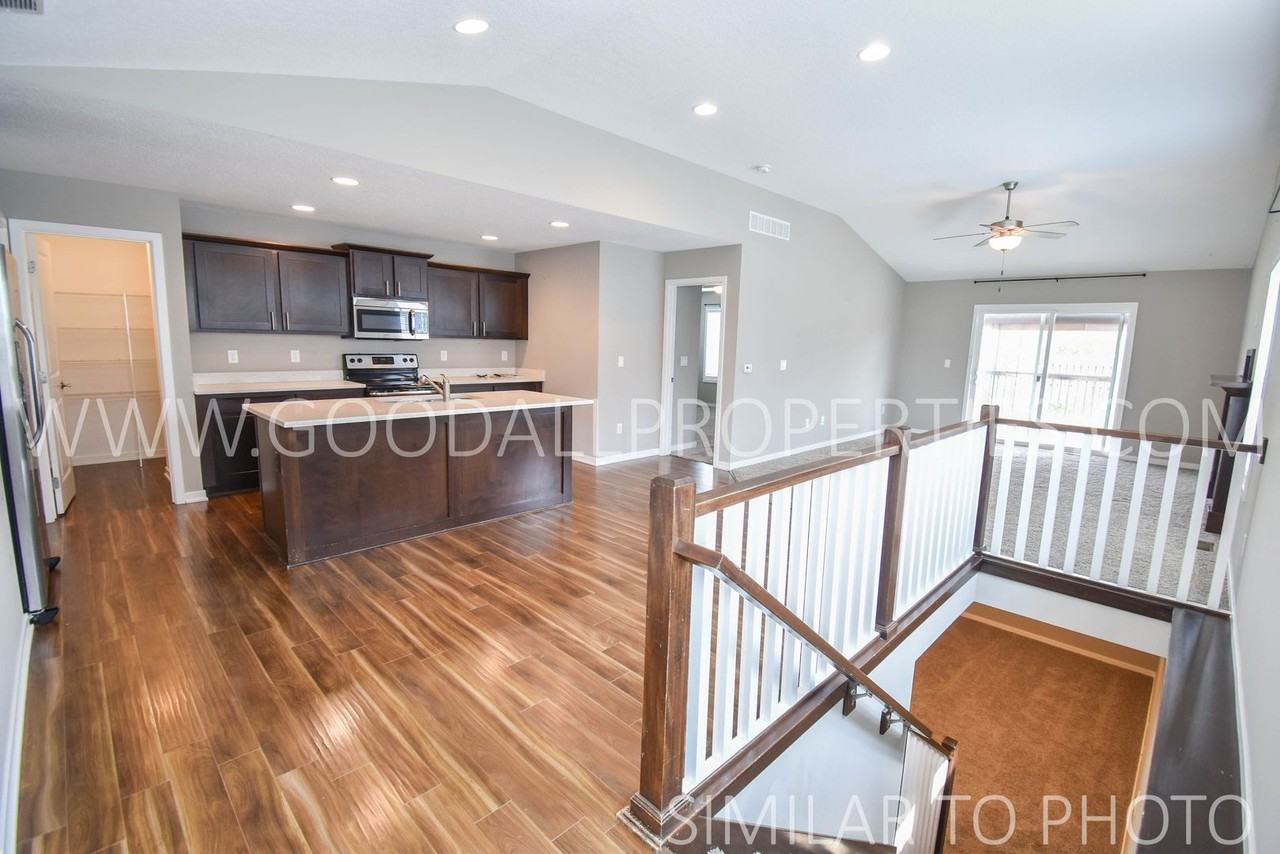 5740 Nw 50th St - Photo 3 of 27