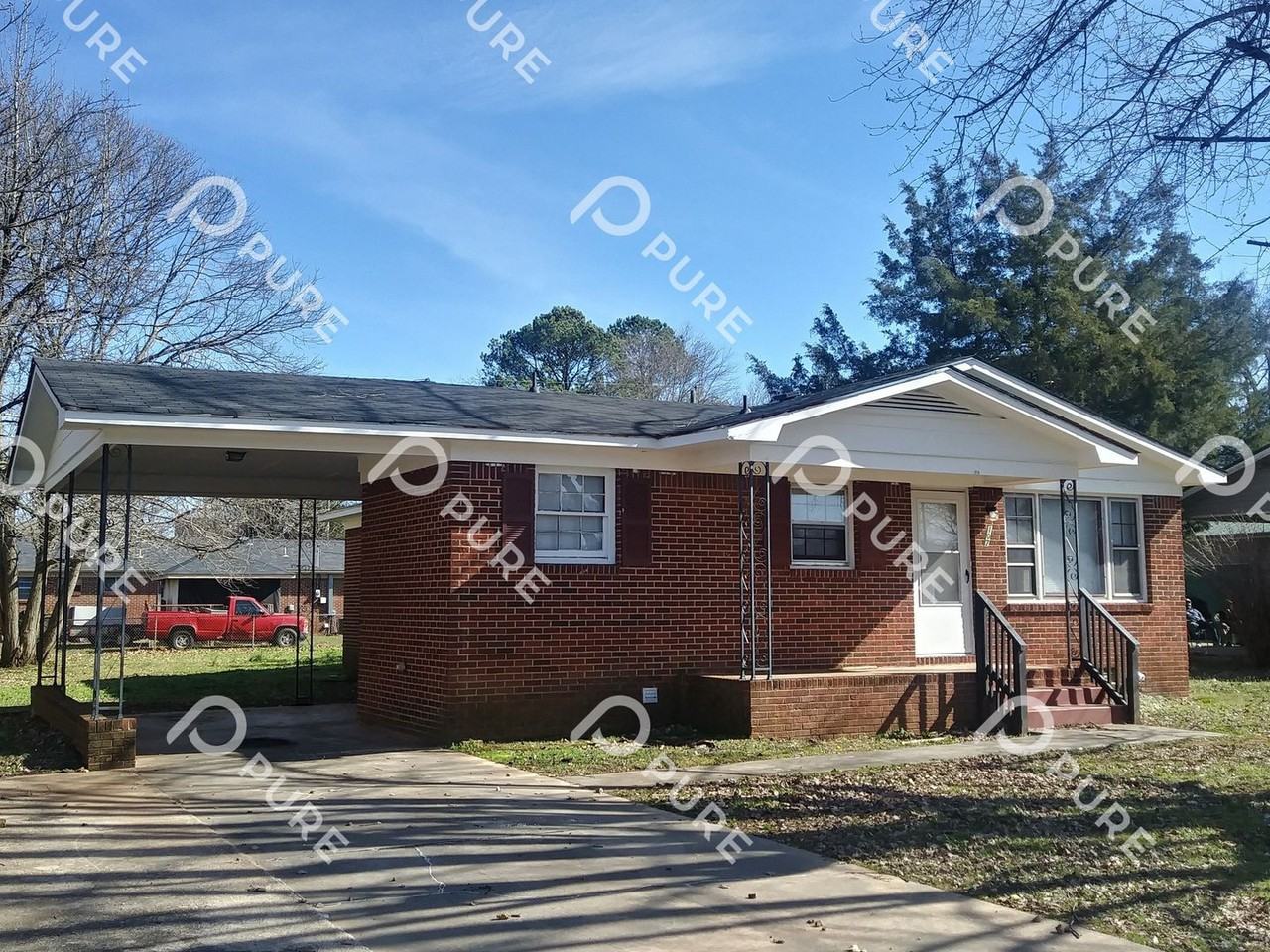 107 Scotland Dr - Photo 2 of 19