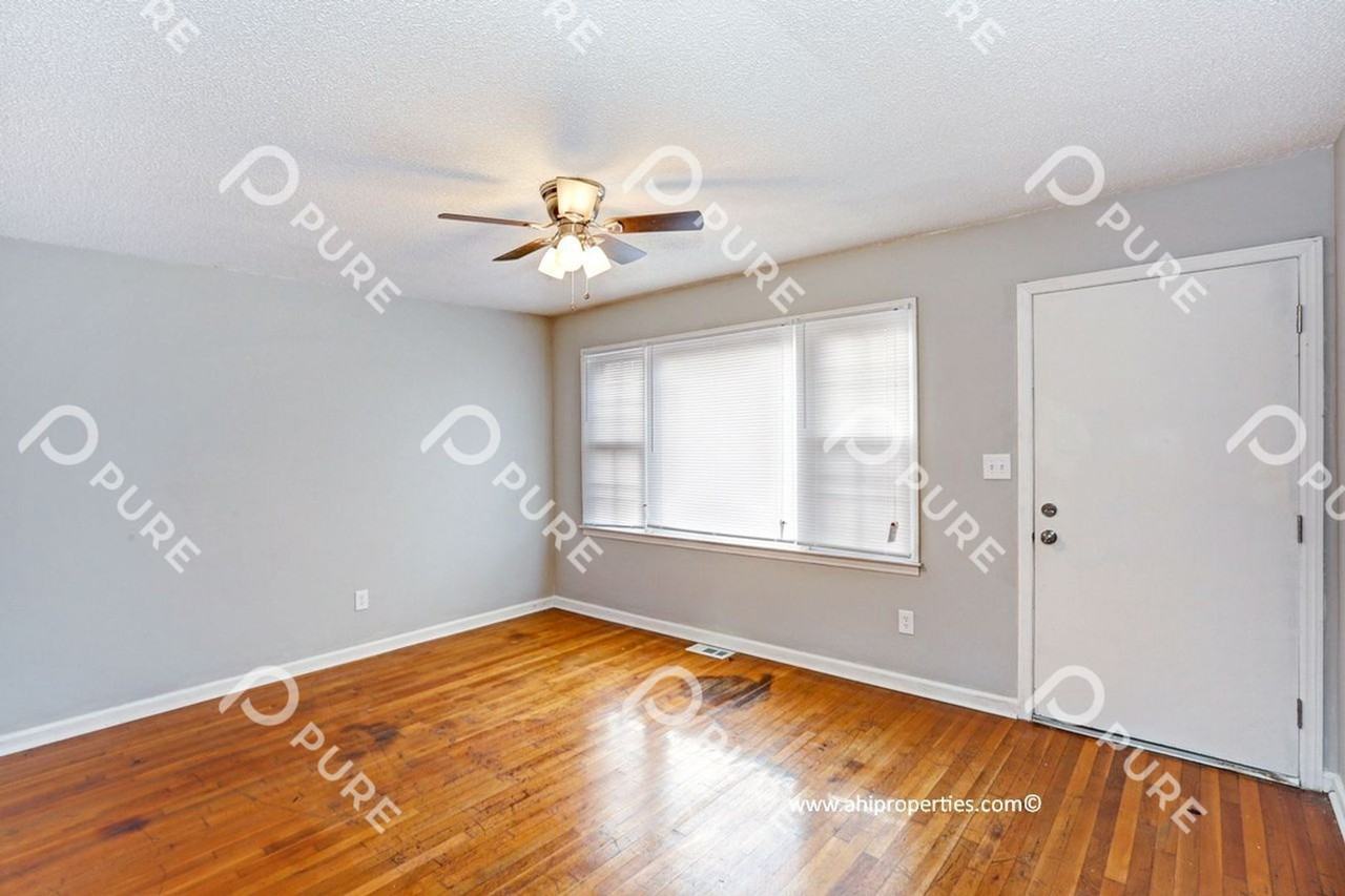 107 Scotland Dr - Photo 4 of 19