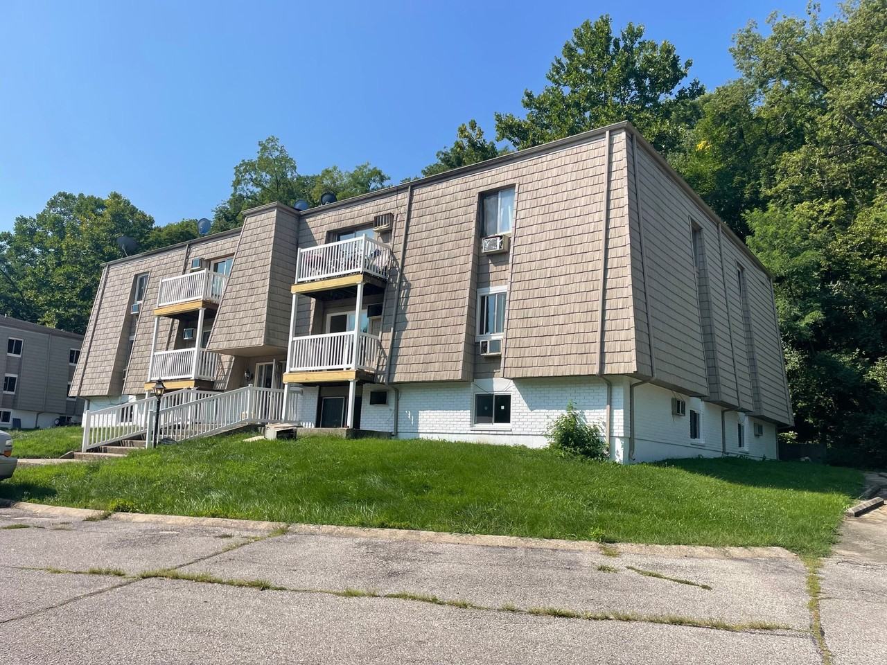 Newly Renovated Apartments - Photo 6 of 18