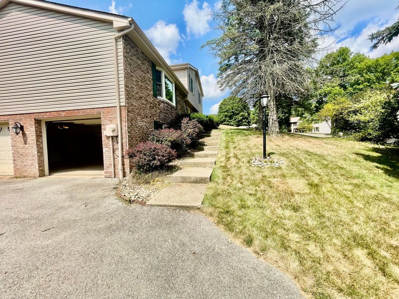 2533 Country Side Ln - Photo 2 of 34