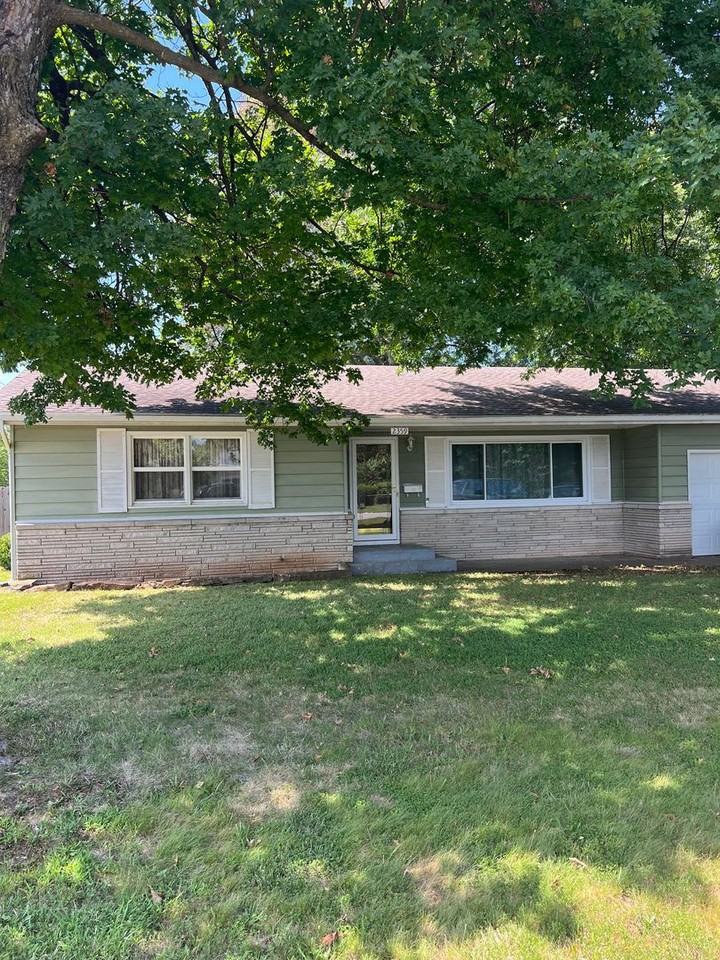 2359 S Kings Ave - Photo 2 of 23