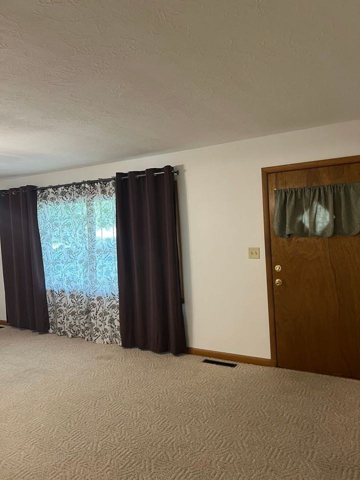2359 S Kings Ave - Photo 3 of 23