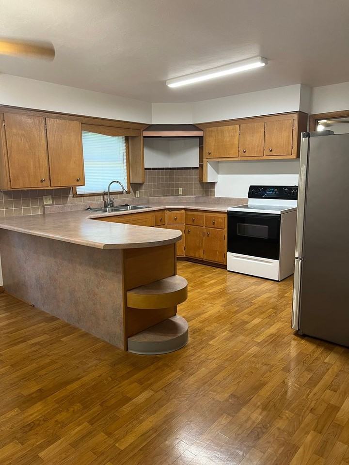 2359 S Kings Ave - Photo 6 of 23