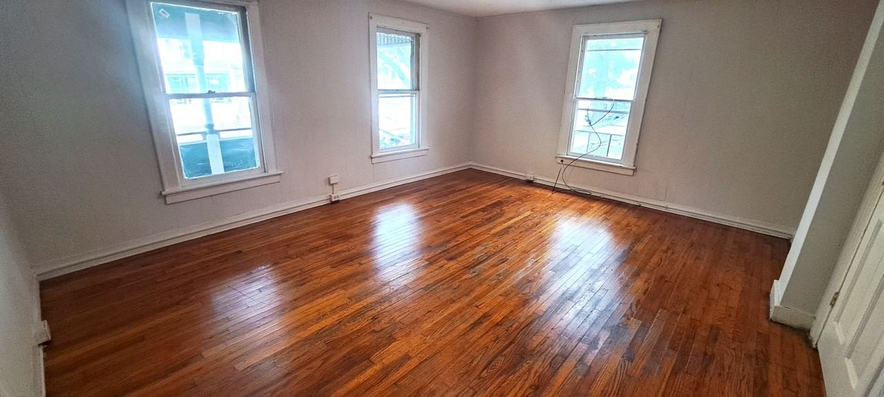 112 Hudson St - Photo 2 of 14