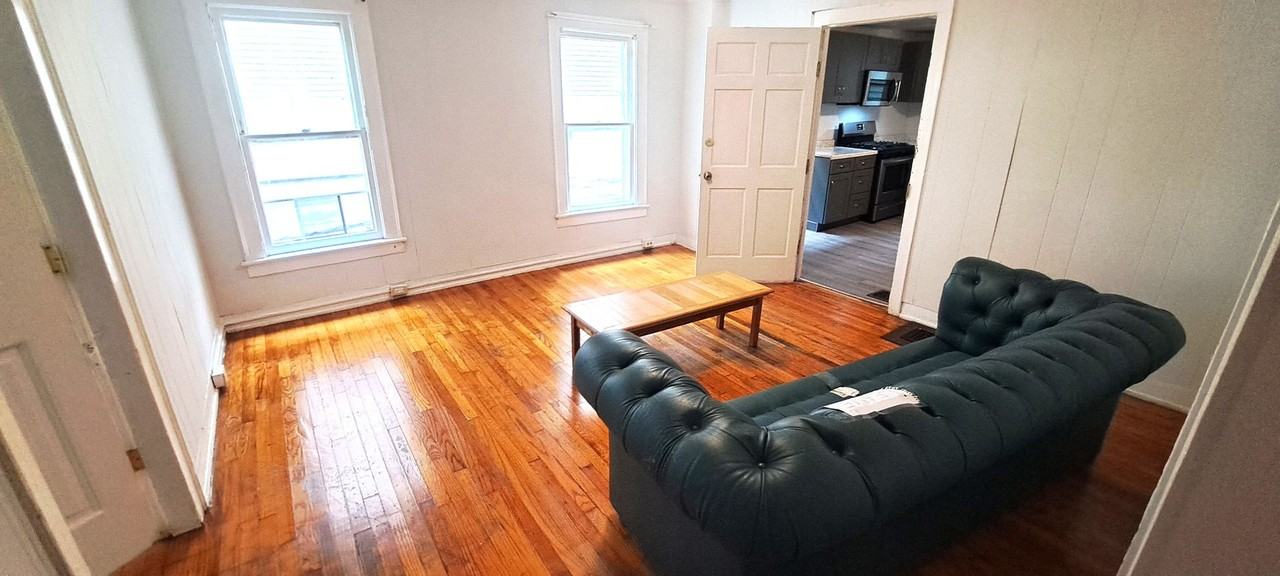 112 Hudson St - Photo 3 of 14