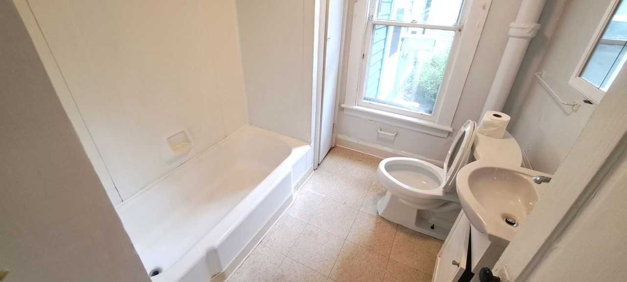 112 Hudson St - Photo 6 of 14