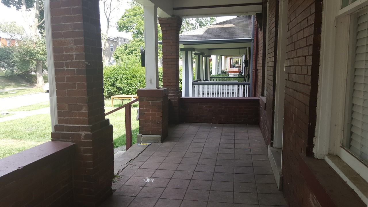 215 E 16th Ave - Photo 3 of 18