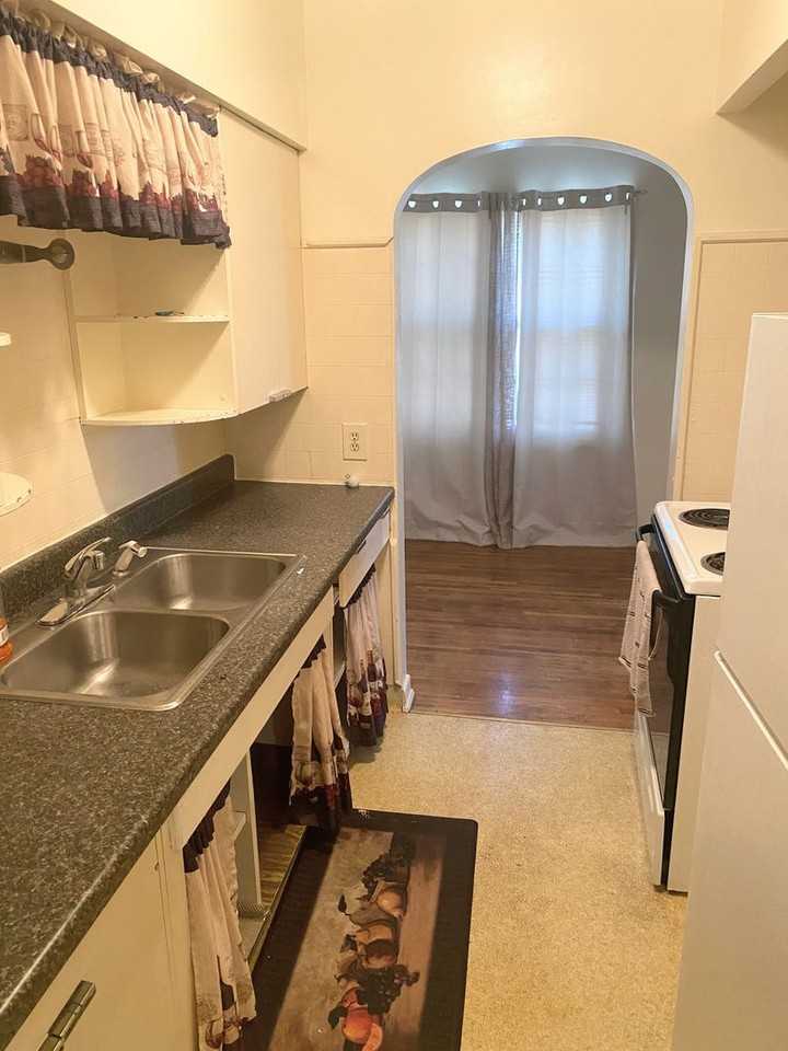 707 N Adams St - Photo 5 of 11