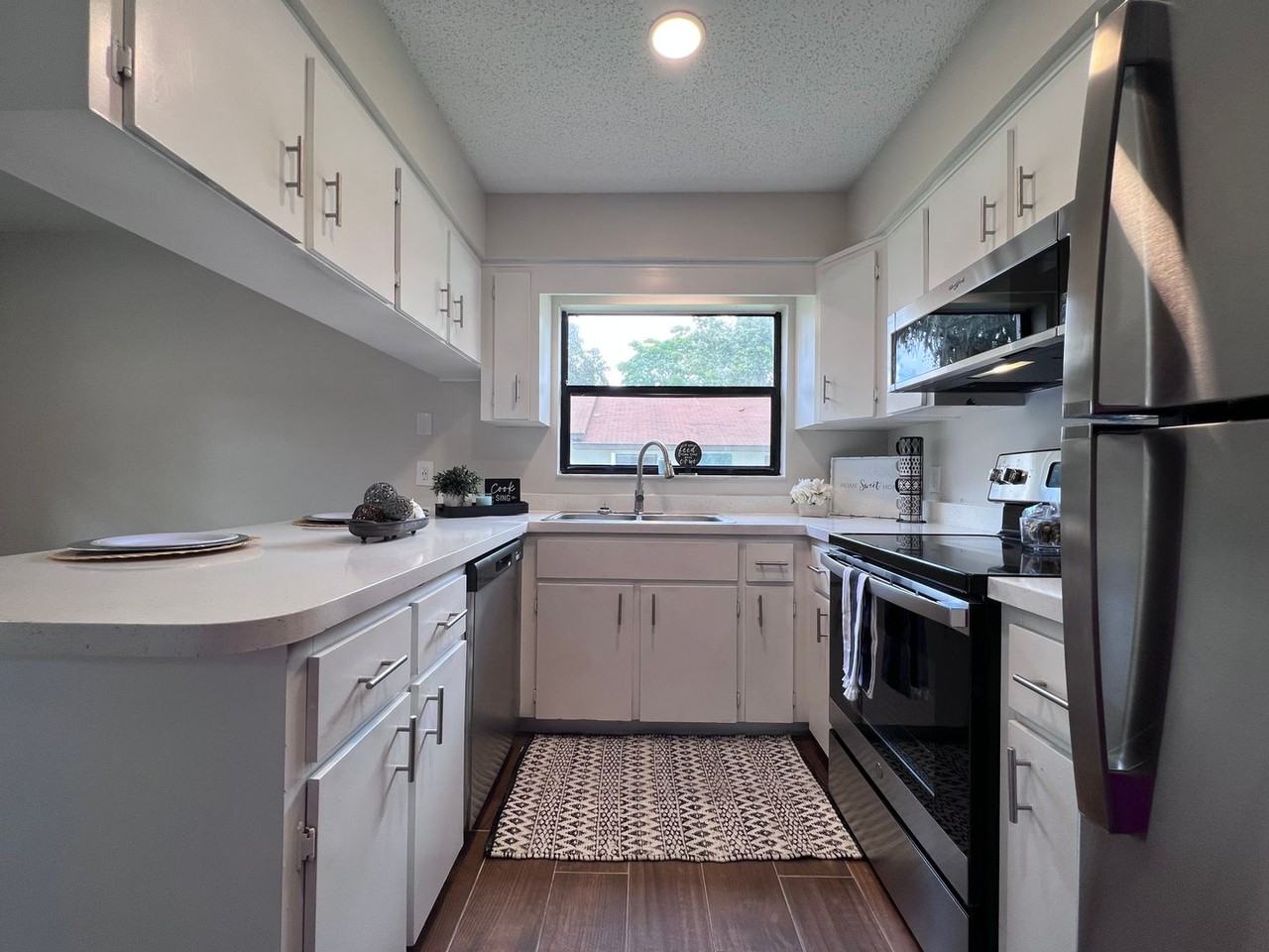 The Rhoads Apartments | 2 Bedroom Apartments in Leesburg, FL - Photo 4 of 50