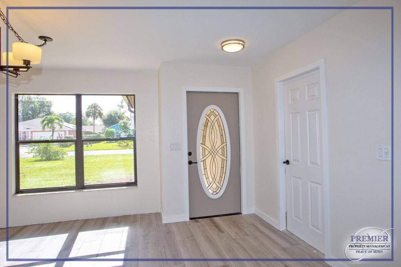 4053 Seaoats Ln - Photo 3 of 13