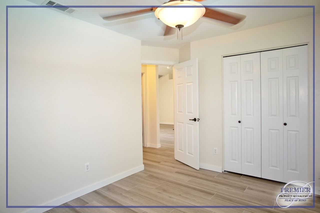 4053 Seaoats Ln - Photo 7 of 13