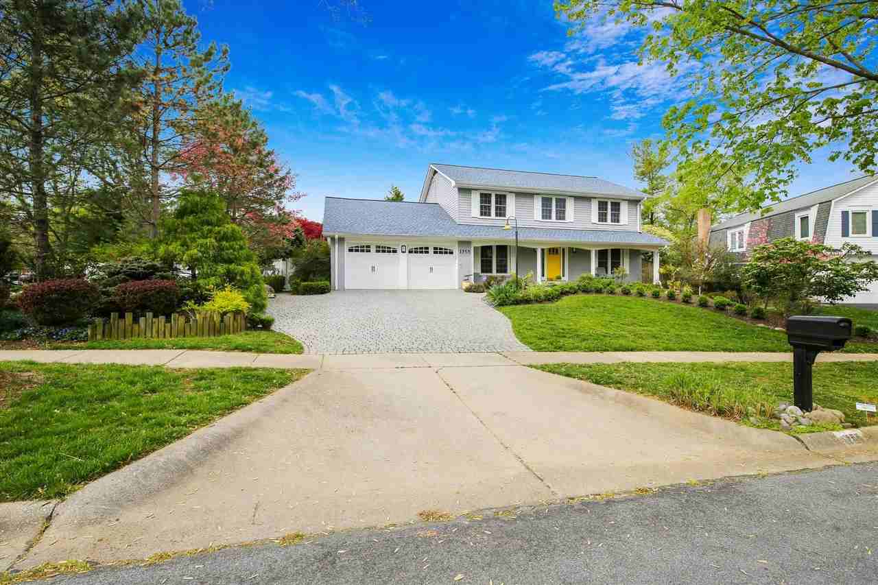 1755 Glastonberry Rd - Photo 4 of 50