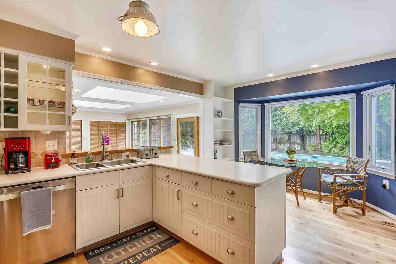 1755 Glastonberry Rd - Photo 7 of 50