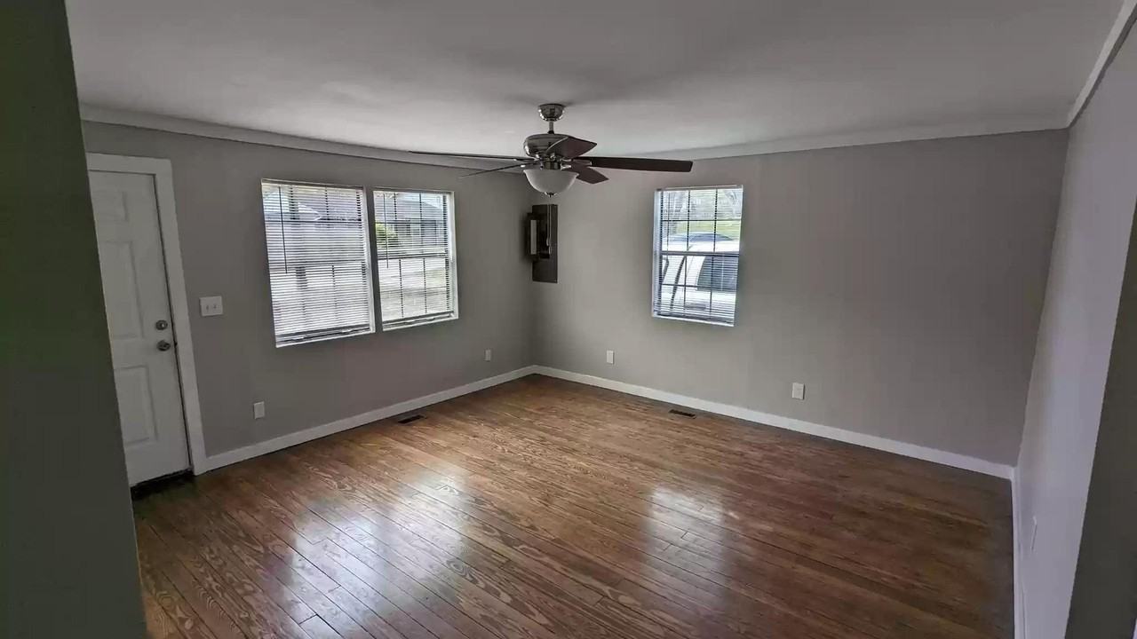 611 Shannon Ave - Photo 3 of 13