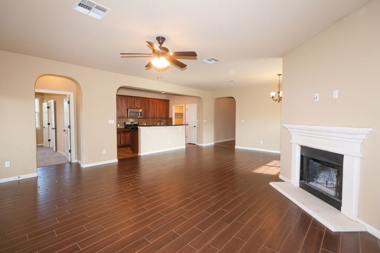 1078 Sussex Way - Photo 4 of 23