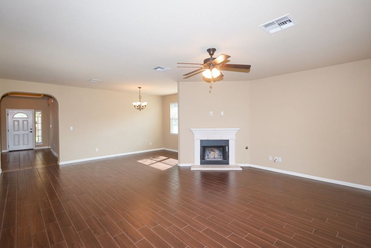1078 Sussex Way - Photo 5 of 23