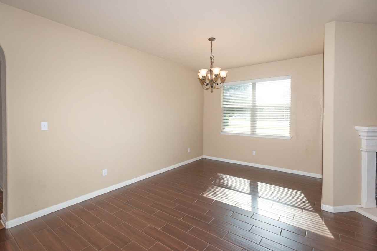 1078 Sussex Way - Photo 6 of 23