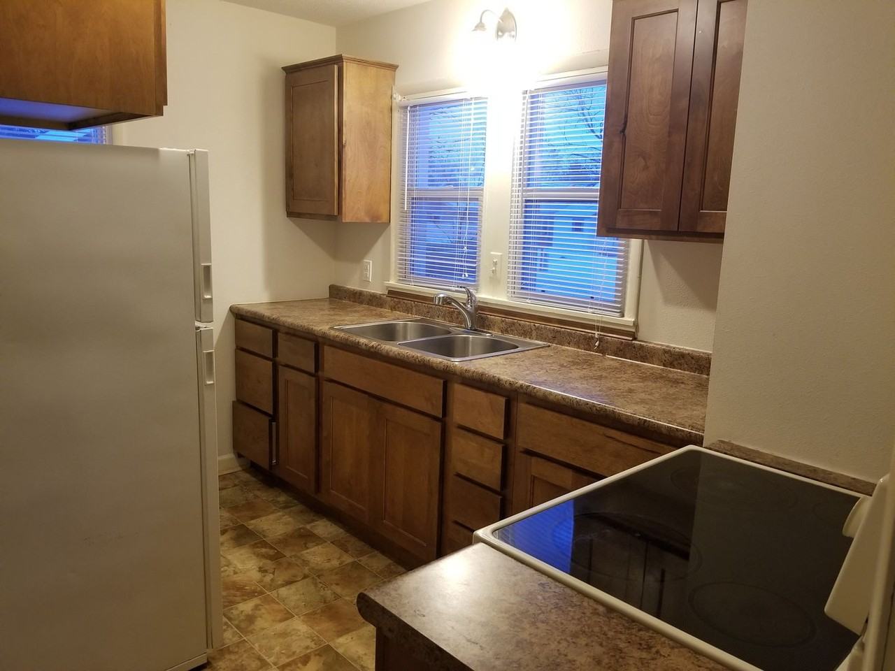 1516 Irvine Ave Nw - Photo 2 of 10